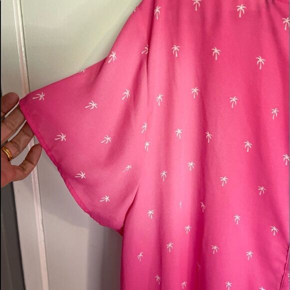 Torrid Hot Pink Palm Tree Short Sleeves Buttons Down Back Blouse Top.Size 4X - Picture 8 of 12